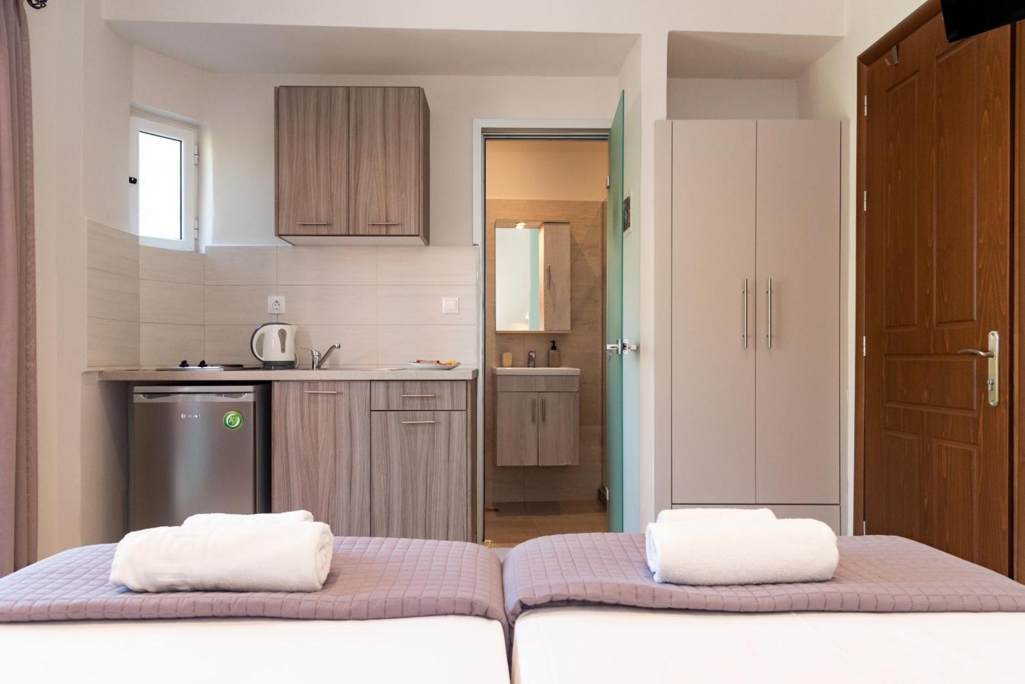 Maria Olga Apartments Benitses  Eksteriør bilde